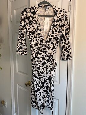 Vintage Diane Von Furstenberg 100% Silk Wrap Dress Black White Abstract Size 14